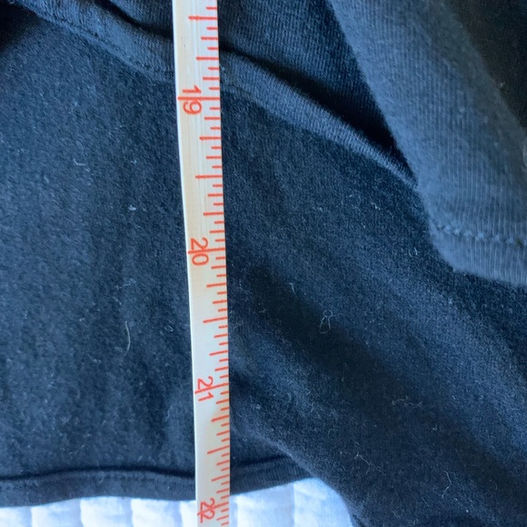 Danier leather wrap with leather sleeves. - Picture 8 of 9